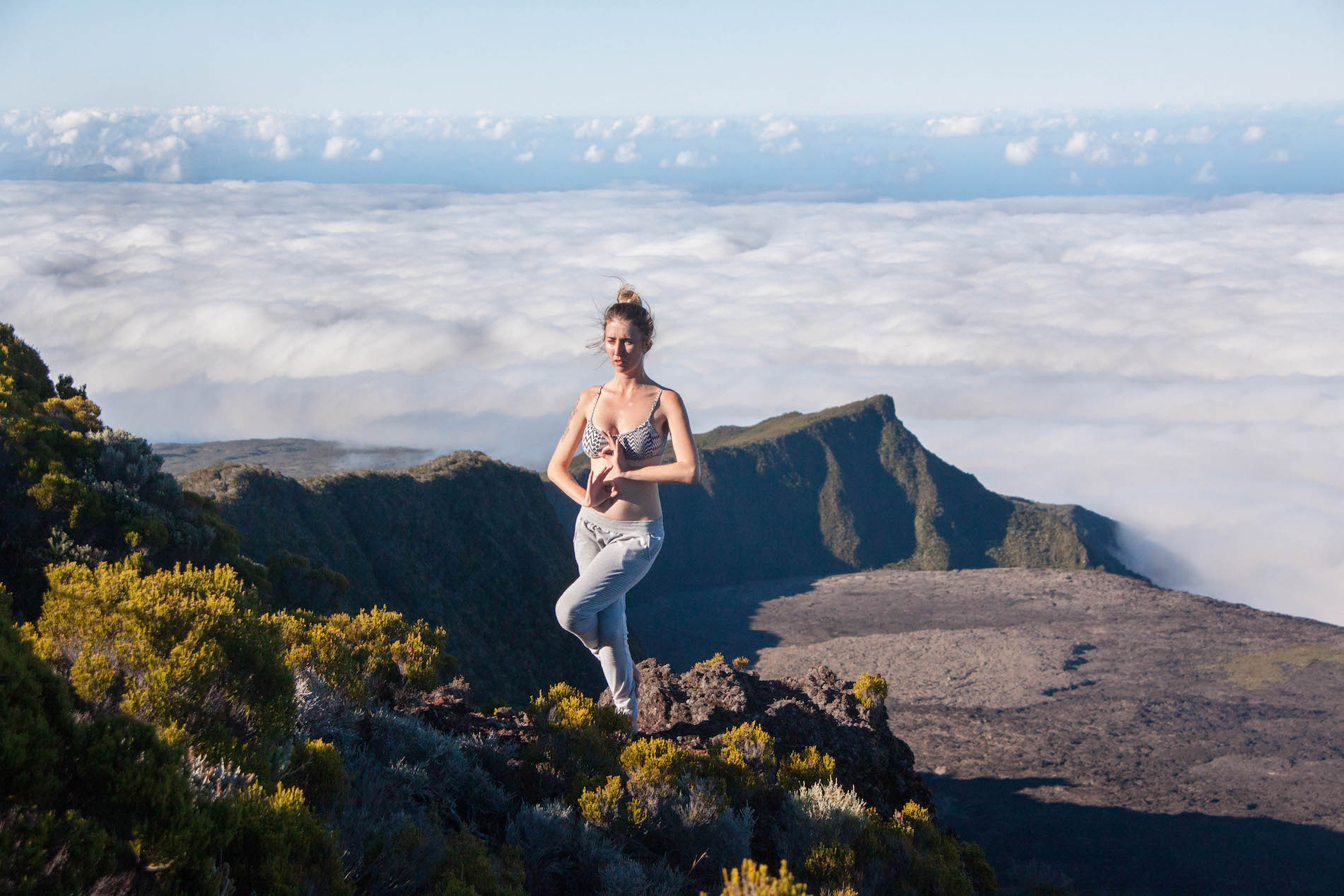 la reunion volcano overlook eagle pose sv delos